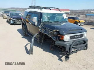2007 Toyota FJ Cruiser with VIN JTEBU11F370035644, listed as a IAAI auction lot 41698247 with 214,482 mi miles. Bid and sale history available at carsss.com. Image 1.