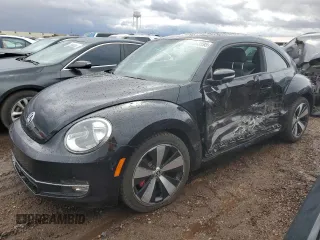 2012 Volkswagen Beetle 2.0T Turbo PZEV with VIN 3VW4A7AT3CM621473, listed as a Copart auction lot 47643595 with 32,840 mi miles and Salvage Title. Bid and sale history available at carsss.com. Image 1.