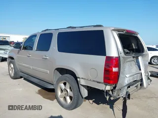 2007 Chevrolet Suburban LTZ z VIN 3GNFC16J57G103628, wystawiony jako IAAI lot #42373026 z przebiegiem 293 570 mil mil oraz . Historia ofert i sprzedaży dostępna na DreamBid. Obrazek 3.