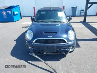 2014 MINI Convertible S z VIN WMWZP3C53ET706796, wystawiony jako IAAI lot #42363811 z przebiegiem 93 581 mil mil oraz . Historia ofert i sprzedaży dostępna na DreamBid. Obrazek 6.