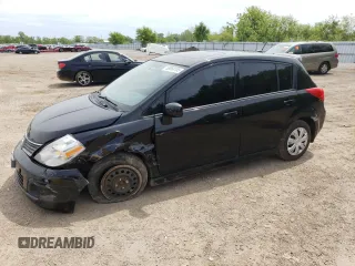 2009 Nissan Versa SL z VIN 3N1BC13E89L493037, wystawiony jako Copart lot #58658155 z przebiegiem 131 921 mil mil oraz Czysty tytuł • Clean title. Historia ofert i sprzedaży dostępna na DreamBid. Obrazek 1.