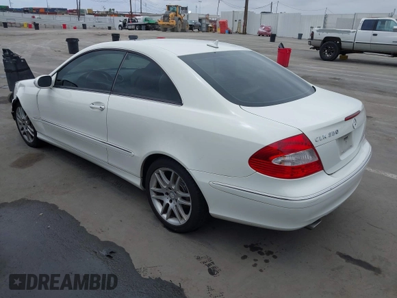 2008 Mercedes-Benz CLK 350 с VIN WDBTJ56H38F241787, выставлен на аукционе IAAI как лот 42184829 с пробегом 97 818 миль миль и . История ставок и продаж доступна на DreamBid. Изображение 3.