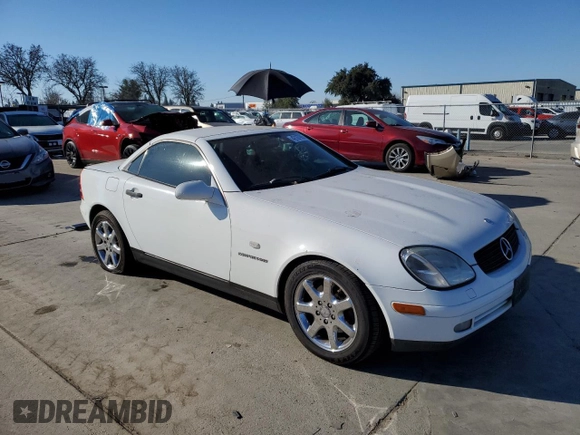 1998 Mercedes-Benz SLK 230/320 z VIN WDBKK47FXWF075880, wystawiony jako Copart lot #42187985 z przebiegiem 118 456 mil mil oraz Czysty tytuł • Clean title. Historia ofert i sprzedaży dostępna na DreamBid. Obrazek 4.