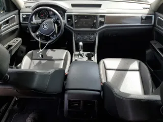 2018 Volkswagen Atlas SE z VIN 1V2LR2CAXJC560772, wystawiony jako Copart lot #53544725 z przebiegiem 70 282 mil mil oraz Szkoda całkowita • Salvage title. Historia ofert i sprzedaży dostępna na DreamBid. Obrazek 8.