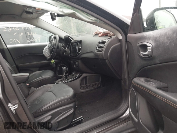 2020 Jeep Compass Limited z VIN 3C4NJDCB1LT131792, wystawiony jako IAAI lot #42443165 z przebiegiem 69 459 mil mil oraz . Historia ofert i sprzedaży dostępna na DreamBid. Obrazek 5.