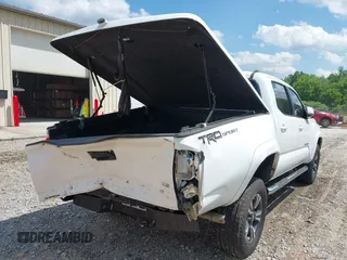 2017 Toyota Tacoma SR5 z VIN 5TFAZ5CN6HX047115, wystawiony jako IAAI lot #42124289 z przebiegiem 133 245 mil mil oraz . Historia ofert i sprzedaży dostępna na DreamBid. Obrazek 6.