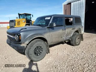 2022 Ford Bronco z VIN 1FMEE5DP7NLB32900, wystawiony jako Copart lot #50360775 z przebiegiem 41 741 mil mil oraz Szkoda całkowita • Salvage title. Historia ofert i sprzedaży dostępna na DreamBid. Obrazek 1.