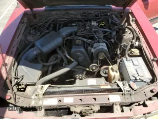 1988 Ford Mustang z VIN 1FABP40A9JF257876, wystawiony jako Copart lot #56777285 z przebiegiem 33 247 mil mil oraz Czysty tytuł • Clean title. Historia ofert i sprzedaży dostępna na DreamBid. Obrazek 11.