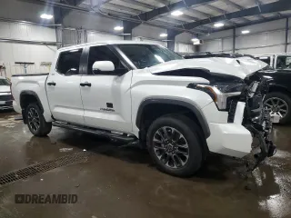 2024 Toyota Tundra Limited z VIN 5TFJA5DB0RX234749, wystawiony jako Copart lot #56183955 z przebiegiem 16 680 mil mil oraz Szkoda całkowita • Salvage title. Historia ofert i sprzedaży dostępna na DreamBid. Obrazek 4.