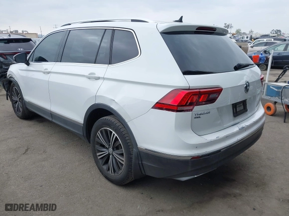 2018 Volkswagen Tiguan SEL with VIN 3VV3B7AX9JM090342, listed as a IAAI auction lot 41895823 with 98,400 mi miles. Bid and sale history available at carsss.com. Image 3.
