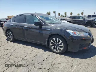 2015 Honda Accord Touring with VIN 1HGCR6F75FA000932, listed as a Copart auction lot 60682095 with 143,105 mi miles and Salvage title. Bid and sale history available at DreamBid. Image 4.