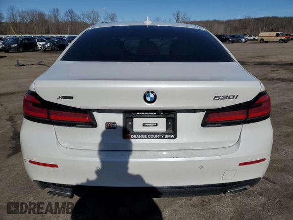 2023 BMW 5 Series 530i xDrive z VIN WBA13BJ04PCM79437, wystawiony jako Copart lot #46671715 z przebiegiem Nie podano mil oraz Szkoda całkowita • Salvage title. Historia ofert i sprzedaży dostępna na DreamBid. Obrazek 6.