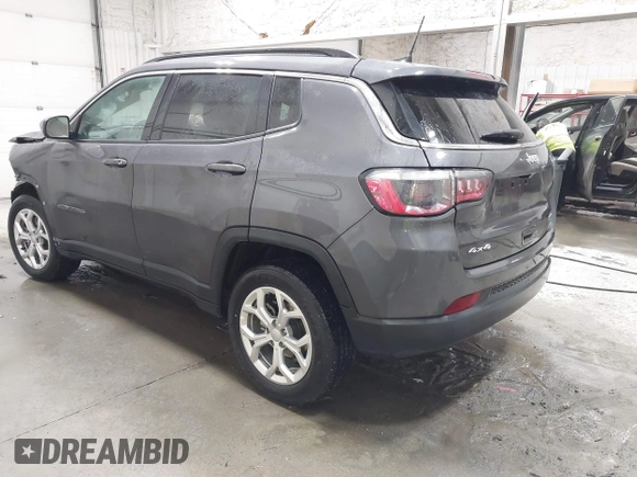 2024 Jeep Compass Latitude with VIN 3C4NJDBN1RT116956, listed as a IAAI auction lot 41390402 with 17,533 mi miles. Bid and sale history available at carsss.com. Image 3.