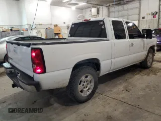 2006 Chevrolet Silverado 1500 LT1 with VIN 1GCEC19T06Z210652, listed as a Copart auction lot 85845544 with 206,979 mi miles and Salvage Title. Bid and sale history available at DreamBid. Image 3.