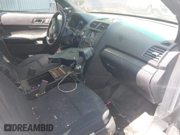 2016 Ford Police Interceptor Utility z VIN 1FM5K8AR3GGB36826, wystawiony jako IAAI lot #42177474 z przebiegiem 65 464 mil mil oraz . Historia ofert i sprzedaży dostępna na DreamBid. Obrazek 5.