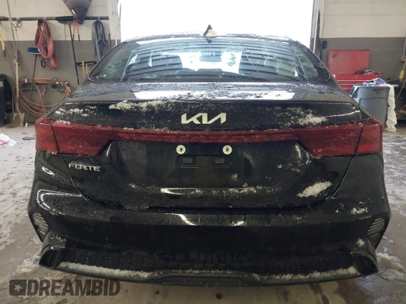 2024 Kia Forte LXS z VIN 3KPF24AD1RE758415, wystawiony jako IAAI lot #41227094 z przebiegiem 11 615 mil mil oraz . Historia ofert i sprzedaży dostępna na DreamBid. Obrazek 16.