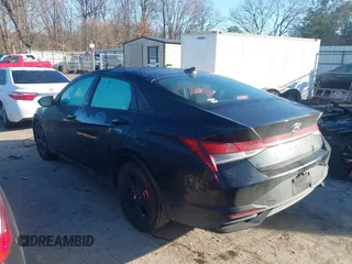 2023 Hyundai Elantra SEL z VIN KMHLM4AG6PU395983, wystawiony jako IAAI lot #41475408 z przebiegiem 45 478 mil mil oraz . Historia ofert i sprzedaży dostępna na DreamBid. Obrazek 3.