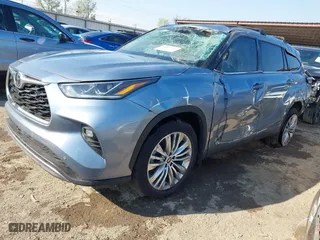 2024 Toyota Highlander LE with VIN 5TDKDRBH4RS574258, listed as a IAAI auction lot 41843324 with 9,936 mi miles. Bid and sale history available at carsss.com. Image 18.
