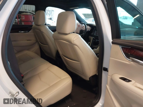2018 Cadillac XT5 Luxury AWD z VIN 1GYKNDRS9JZ248969, wystawiony jako IAAI lot #42463156 z przebiegiem 90 271 mil mil oraz . Historia ofert i sprzedaży dostępna na DreamBid. Obrazek 8.