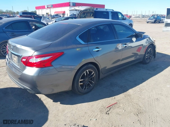 2017 Nissan Altima 2.5 SR with VIN 1N4AL3AP2HC488506, listed as a IAAI auction lot 40853197 with 117,806 mi miles. Bid and sale history available at carsss.com. Image 4.