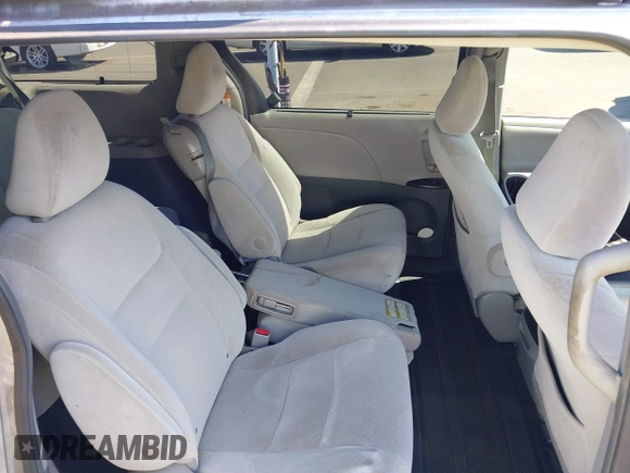 2016 Toyota Sienna LE AAS with VIN 5TDKK3DC6GS693284, listed as a IAAI auction lot 41902616 with 191,709 mi miles. Bid and sale history available at carsss.com. Image 8.