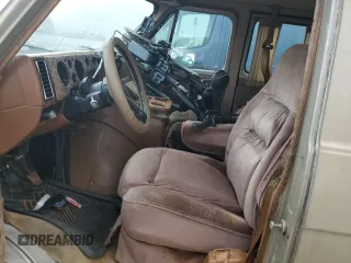 1989 Chevrolet Chevy Van z VIN 1GBEG25K2K7120100, wystawiony jako Copart lot #75508934 z przebiegiem Nie podano mil oraz Szkody całkowita. Historia ofert i sprzedaży dostępna na DreamBid. Obrazek 7.