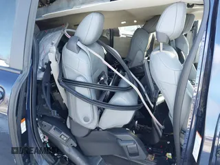 2024 Toyota Sienna XLE z VIN 5TDJSKFC5RS115490, wystawiony jako IAAI lot #41984801 z przebiegiem Nie podano mil oraz . Historia ofert i sprzedaży dostępna na DreamBid. Obrazek 8.