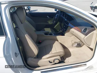 2015 Mercedes-Benz C 250 z VIN WDDGJ4HB5FG387742, wystawiony jako IAAI lot #41843773 z przebiegiem 77 548 mil mil oraz . Historia ofert i sprzedaży dostępna na DreamBid. Obrazek 5.
