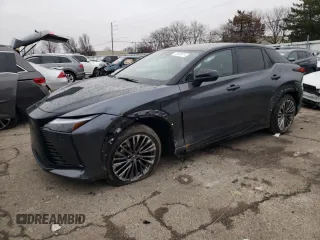 2023 Lexus RZ 450e Premium z VIN JTJAAAAB0PA016532, wystawiony jako Copart lot #39689614 z przebiegiem 4108 mil mil oraz . Historia ofert i sprzedaży dostępna na DreamBid. Obrazek 1.