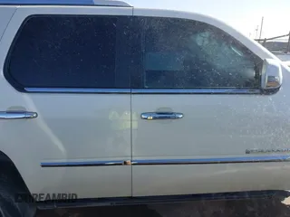2008 Cadillac Escalade with VIN 1GYEC63868R231682, listed as a IAAI auction lot 41192659 with 194,604 mi miles. Bid and sale history available at carsss.com. Image 14.