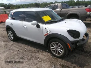 2015 MINI Countryman z VIN WMWZB3C52FWR46114, wystawiony jako IAAI lot #42107741 z przebiegiem 110 022 mil mil oraz . Historia ofert i sprzedaży dostępna na DreamBid. Obrazek 1.