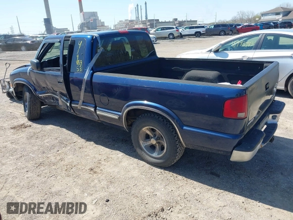 2002 Chevrolet S-10 LS with VIN 1GCCS19W328199974, listed as a IAAI auction lot 41986953 with 194,097 mi miles. Bid and sale history available at carsss.com. Image 3.