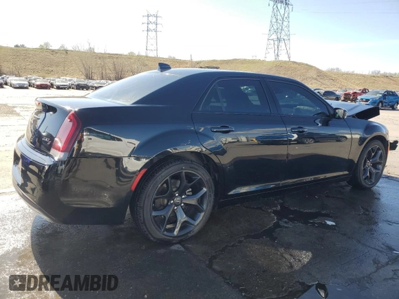 2022 Chrysler 300 S z VIN 2C3CCABG1NH115945, wystawiony jako Copart lot #53446005 z przebiegiem 58 184 mil mil oraz Szkoda całkowita • Salvage title. Historia ofert i sprzedaży dostępna na DreamBid. Obrazek 3.