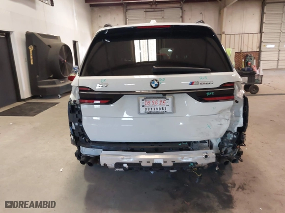 2024 BMW X7 M60i with VIN 5UX33EM04R9T72699, listed as a IAAI auction lot 41296464 with 39,785 mi miles. Bid and sale history available at carsss.com. Image 17.