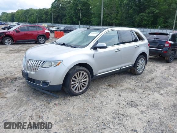 2011 Lincoln MKX z VIN 2LMDJ8JK2BBJ26455, wystawiony jako IAAI lot #42483429 z przebiegiem 196 075 mil mil oraz . Historia ofert i sprzedaży dostępna na DreamBid. Obrazek 2.