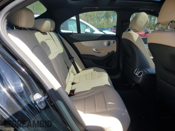 2019 Mercedes-Benz C 300 z VIN 55SWF8EB3KU322149, wystawiony jako Copart lot #53491855 z przebiegiem 53 837 mil mil oraz Szkoda całkowita • Salvage title. Historia ofert i sprzedaży dostępna na DreamBid. Obrazek 10.