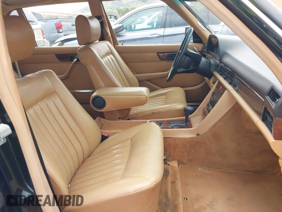 1988 Mercedes-Benz 420 Series 420SEL with VIN WDBCA35D2JA384154, listed as a IAAI auction lot 41950195 with 113,425 mi miles. Bid and sale history available at carsss.com. Image 5.
