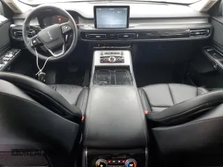 2023 Lincoln Aviator Standard z VIN 5LM5J6XC8PGL23972, wystawiony jako Copart lot #43996485 z przebiegiem 9 445 mil mil oraz Szkoda całkowita • Salvage title. Historia ofert i sprzedaży dostępna na DreamBid. Obrazek 8.