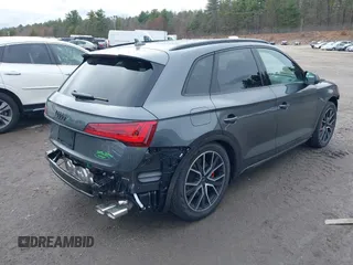 2025 Audi SQ5 Premium Plus z VIN WA1B4AFY6S2052377, wystawiony jako IAAI lot #41971801 z przebiegiem 108 mil mil oraz . Historia ofert i sprzedaży dostępna na DreamBid. Obrazek 4.