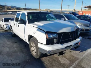 2006 Chevrolet Silverado 1500 LT1 with VIN 2GCEC13TX61114030, listed as a IAAI auction lot 41805974 with 300,118 mi miles. Bid and sale history available at carsss.com. Image 1.