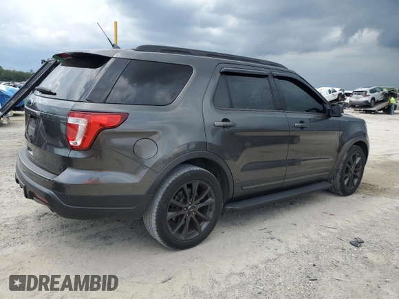 2018 Ford Explorer XLT z VIN 1FM5K7D86JGB27218, wystawiony jako Copart lot #66252515 z przebiegiem 88 254 mil mil oraz Szkoda całkowita • Salvage title. Historia ofert i sprzedaży dostępna na DreamBid. Obrazek 3.