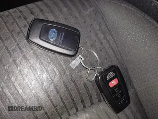 2017 Toyota Prius Plus z VIN JTDKARFP1H3044307, wystawiony jako IAAI lot #41440321 z przebiegiem 40 512 mil mil oraz . Historia ofert i sprzedaży dostępna na DreamBid. Obrazek 11.