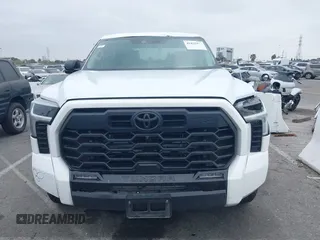 2024 Toyota Tundra Limited z VIN 5TFWA5DB2RX156299, wystawiony jako IAAI lot #42425471 z przebiegiem 41 874 mil mil oraz . Historia ofert i sprzedaży dostępna na DreamBid. Obrazek 12.