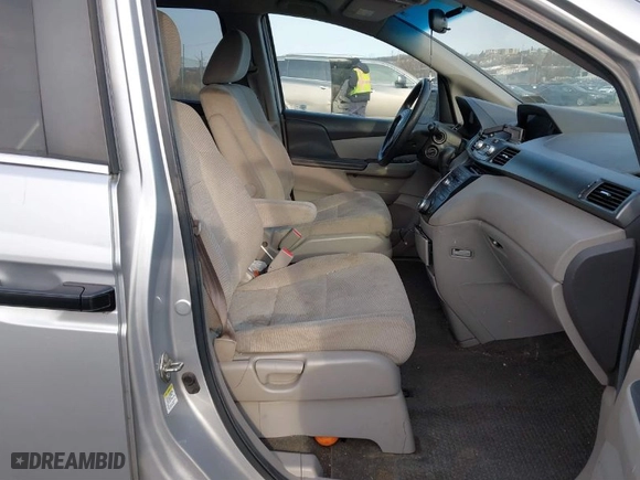 2013 Honda Odyssey LX with VIN 5FNRL5H22DB028827, listed as a IAAI auction lot 41775121 with 211,205 mi miles. Bid and sale history available at carsss.com. Image 5.