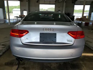 2015 Audi A5 Premium z VIN WAUGFAFR7FA038236, wystawiony jako Copart lot #56318175 z przebiegiem 85 407 mil mil oraz Szkody całkowita. Historia ofert i sprzedaży dostępna na DreamBid. Obrazek 6.