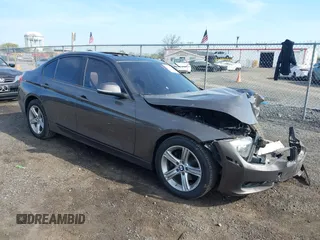 2015 BMW 3 Series 320i xDrive z VIN WBA3C3G50FNT50924, wystawiony jako IAAI lot #42084473 z przebiegiem Nie podano mil oraz . Historia ofert i sprzedaży dostępna na DreamBid. Obrazek 1.