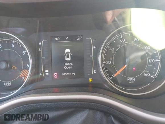 2015 Jeep Cherokee Sport z VIN 1C4PJLAB7FW637356, wystawiony jako IAAI lot #42160364 z przebiegiem 180 310 mil mil oraz . Historia ofert i sprzedaży dostępna na DreamBid. Obrazek 7.