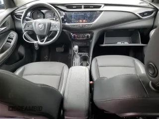 2022 Buick Encore GX Preferred z VIN KL4MMCSL0NB098158, wystawiony jako Copart lot #56724195 z przebiegiem 68 009 mil mil oraz Szkoda całkowita • Salvage title. Historia ofert i sprzedaży dostępna na DreamBid. Obrazek 8.