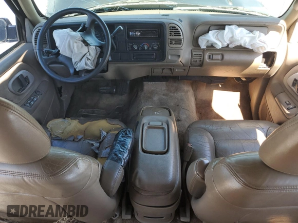 1997 Chevrolet Suburban with VIN 1GNEC16R6VJ375912, listed as a Copart auction lot 46957475 with 252,367 mi miles and Salvage Title. Bid and sale history available at carsss.com. Image 8.