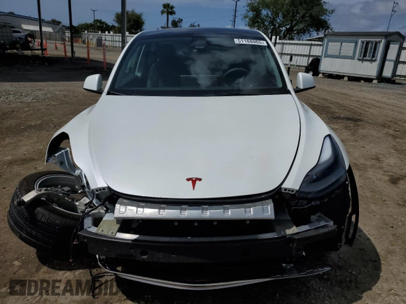 2024 Tesla Model Y z VIN 7SAYGDED4RF054565, wystawiony jako Copart lot #51188065 z przebiegiem 10 540 mil mil oraz Szkoda całkowita • Salvage title. Historia ofert i sprzedaży dostępna na DreamBid. Obrazek 5.